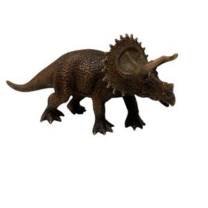 Schleich Triceratops 8 inch Realistic Dinosaur Figure 2011